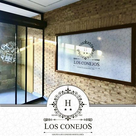 Hotel Los Conejos Mora Екстериор снимка