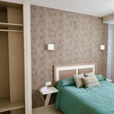 Hotel Los Conejos Mora Екстериор снимка