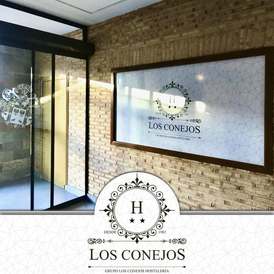 Hotel Los Conejos Mora Екстериор снимка
