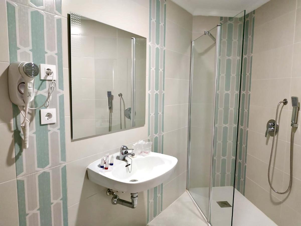 Hotel Los Conejos Mora Екстериор снимка