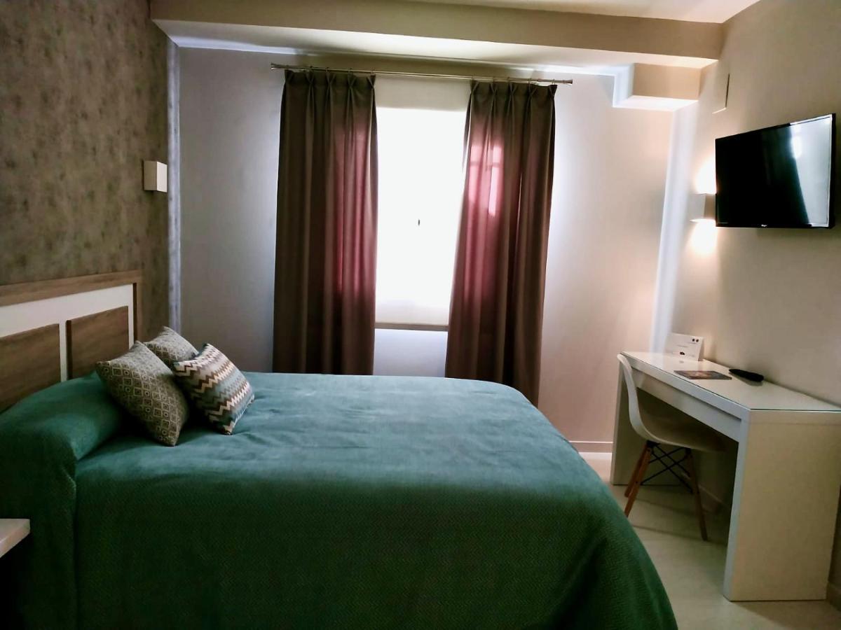 Hotel Los Conejos Mora Екстериор снимка