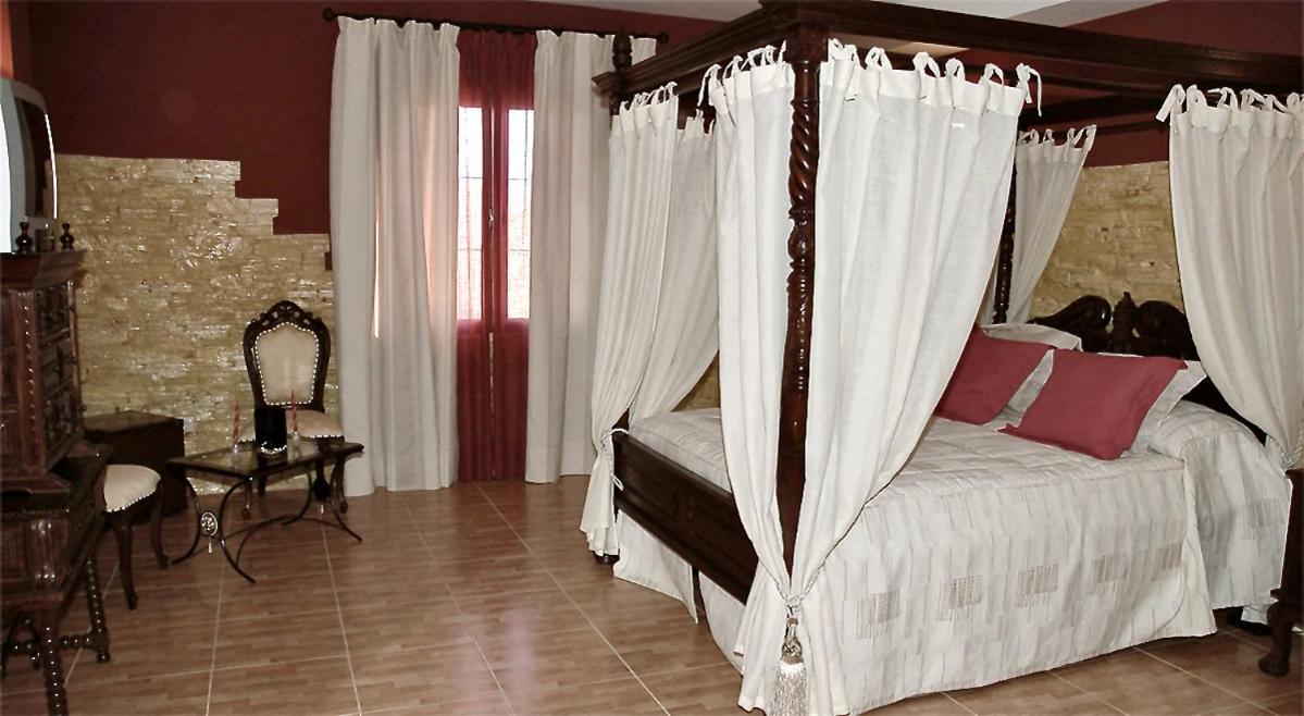 Hotel Los Conejos Mora Екстериор снимка