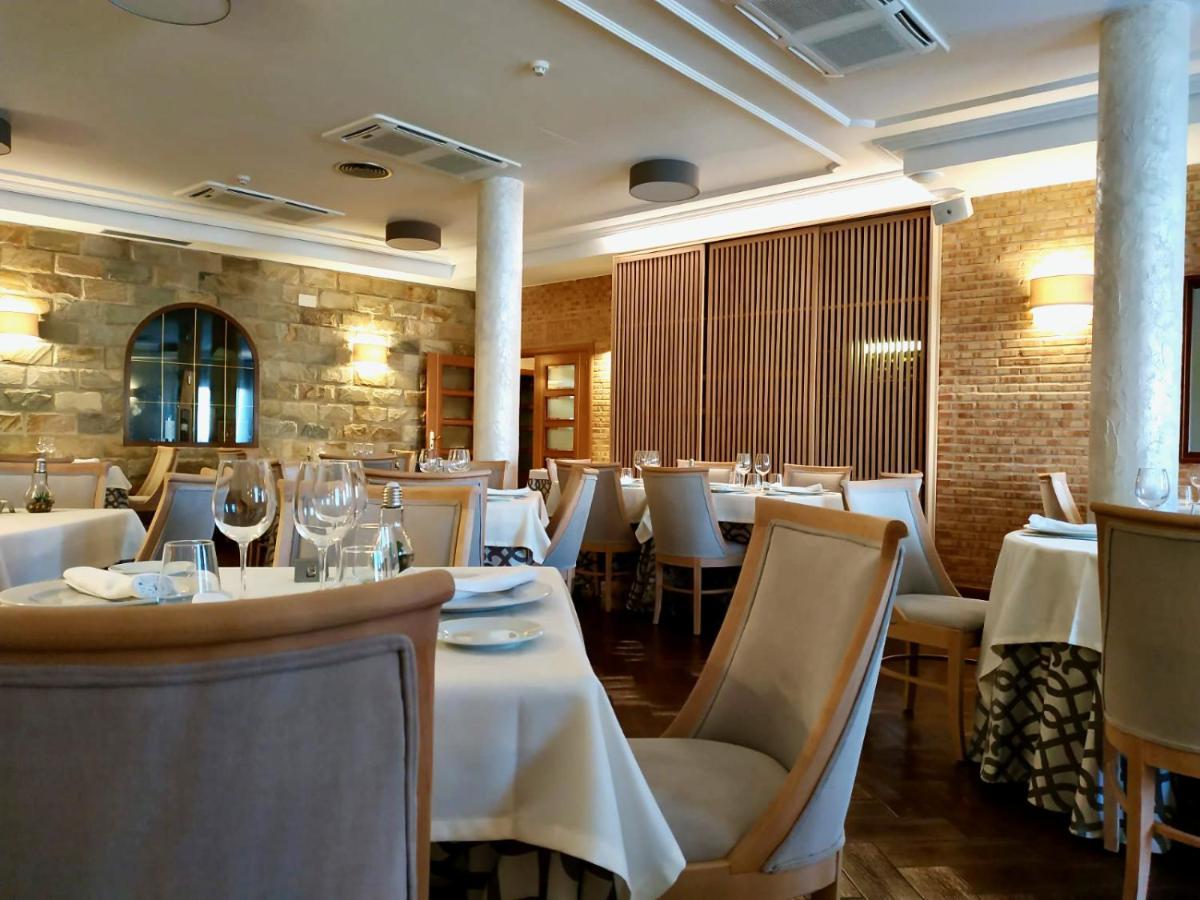 Hotel Los Conejos Mora Екстериор снимка