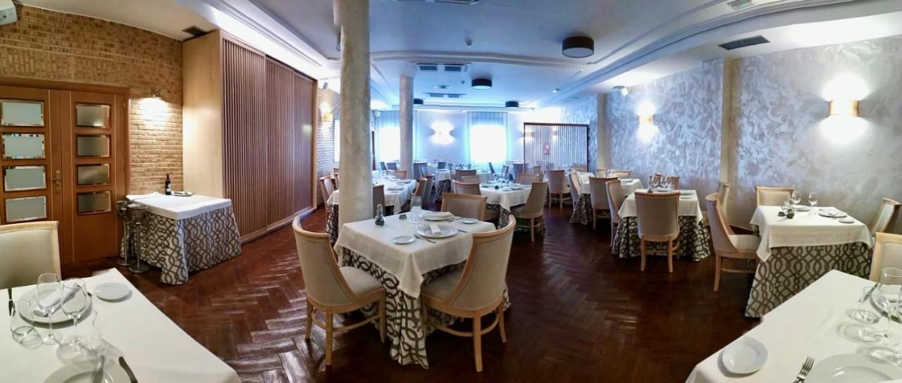 Hotel Los Conejos Mora Екстериор снимка