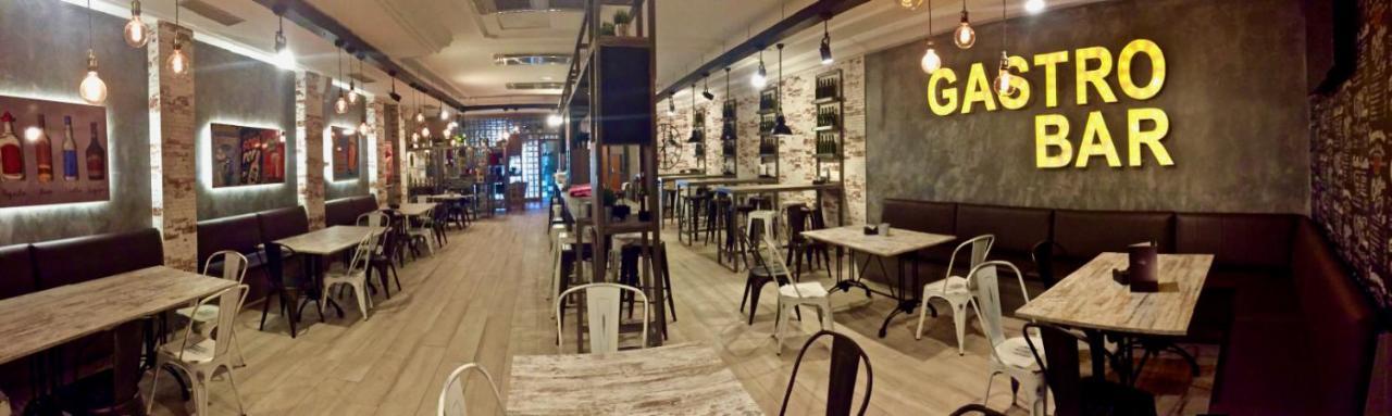Hotel Los Conejos Mora Екстериор снимка